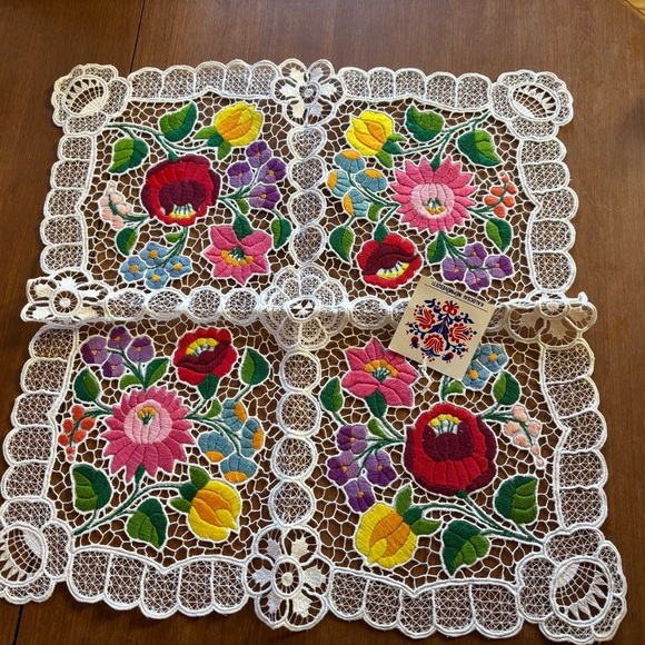 Other - Hungarian vintage collectible NWT Kalosca hand embroidered doily